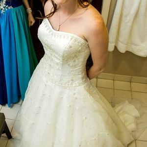 Gorgeous Oleg Cassini Wedding Gown, Size 12